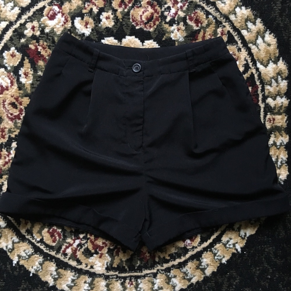 HI-WAISTED PLEATED SHORTS